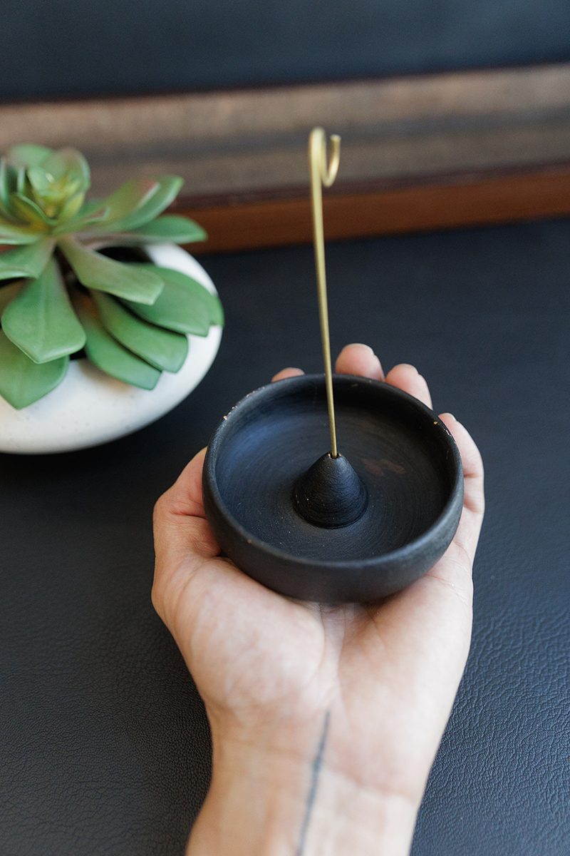 Raw Black Clay Rope Incense Burner - Image 3